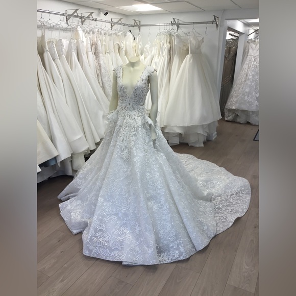 TONY WARD SAMPLE SALE! La Mariee: Sienna - Picture 1 of 5